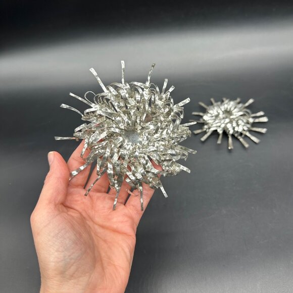 Vintage Atomic Starburst Christmas Ornaments Aluminum Handmade Set Of 2 Silver - Picture 7 of 8